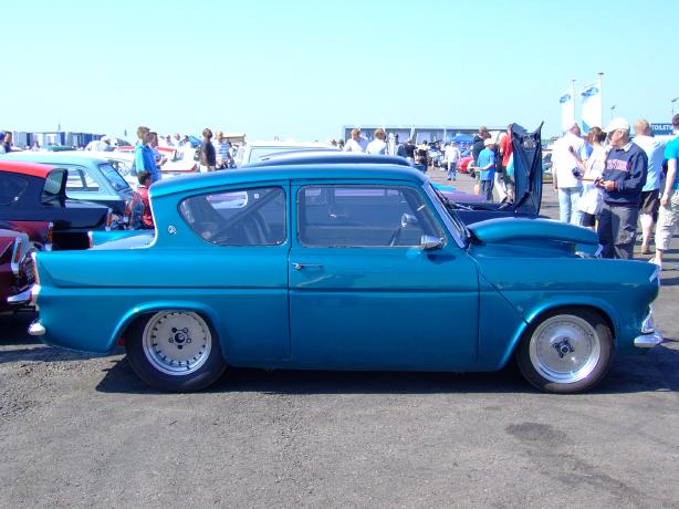 Ford Anglia 1